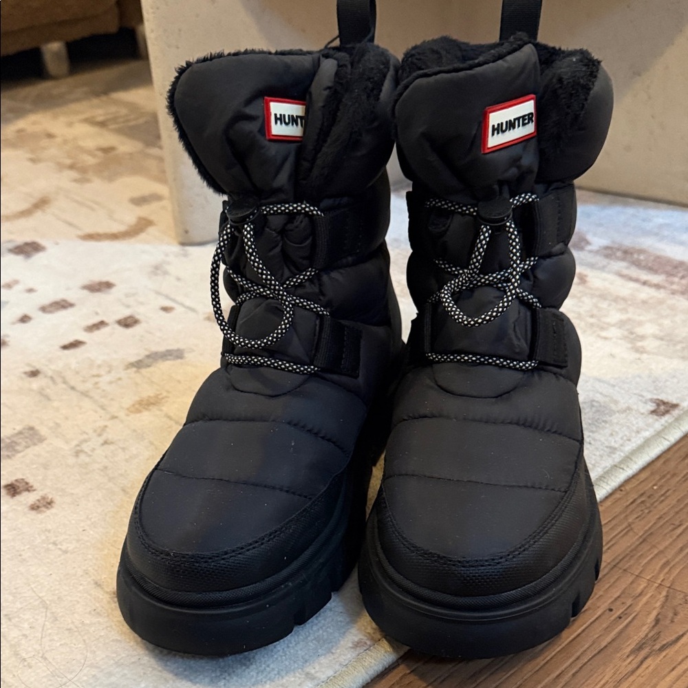 Hunter Women’s Moon Lug Black Snow Boots